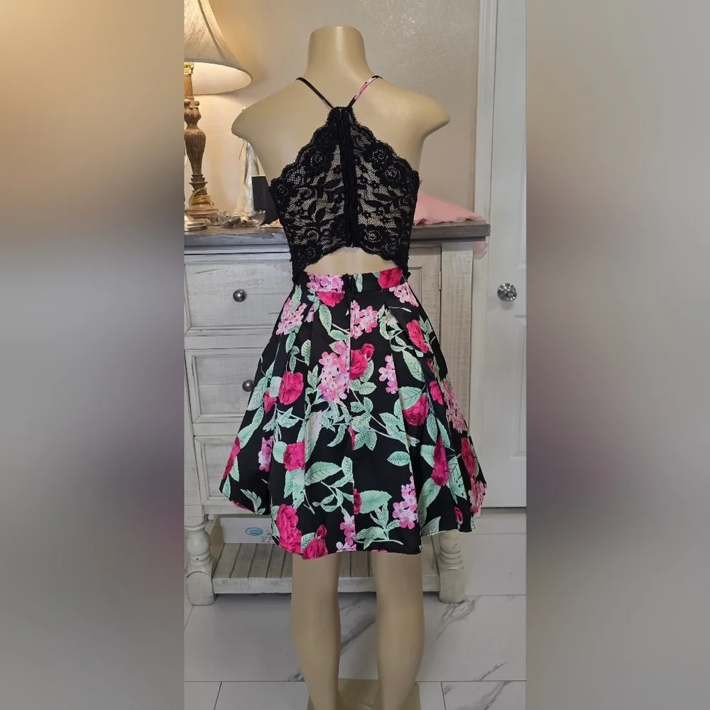 B. Smart Black Strapless Floral Dress with Pink & Green Print - Picture 4 of 6